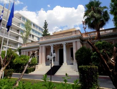 Μαξίμου για δηλώσεις Μητσοτάκη: «Θρασύδειλος – Να δώσει ονόματα και διευθύνσεις»